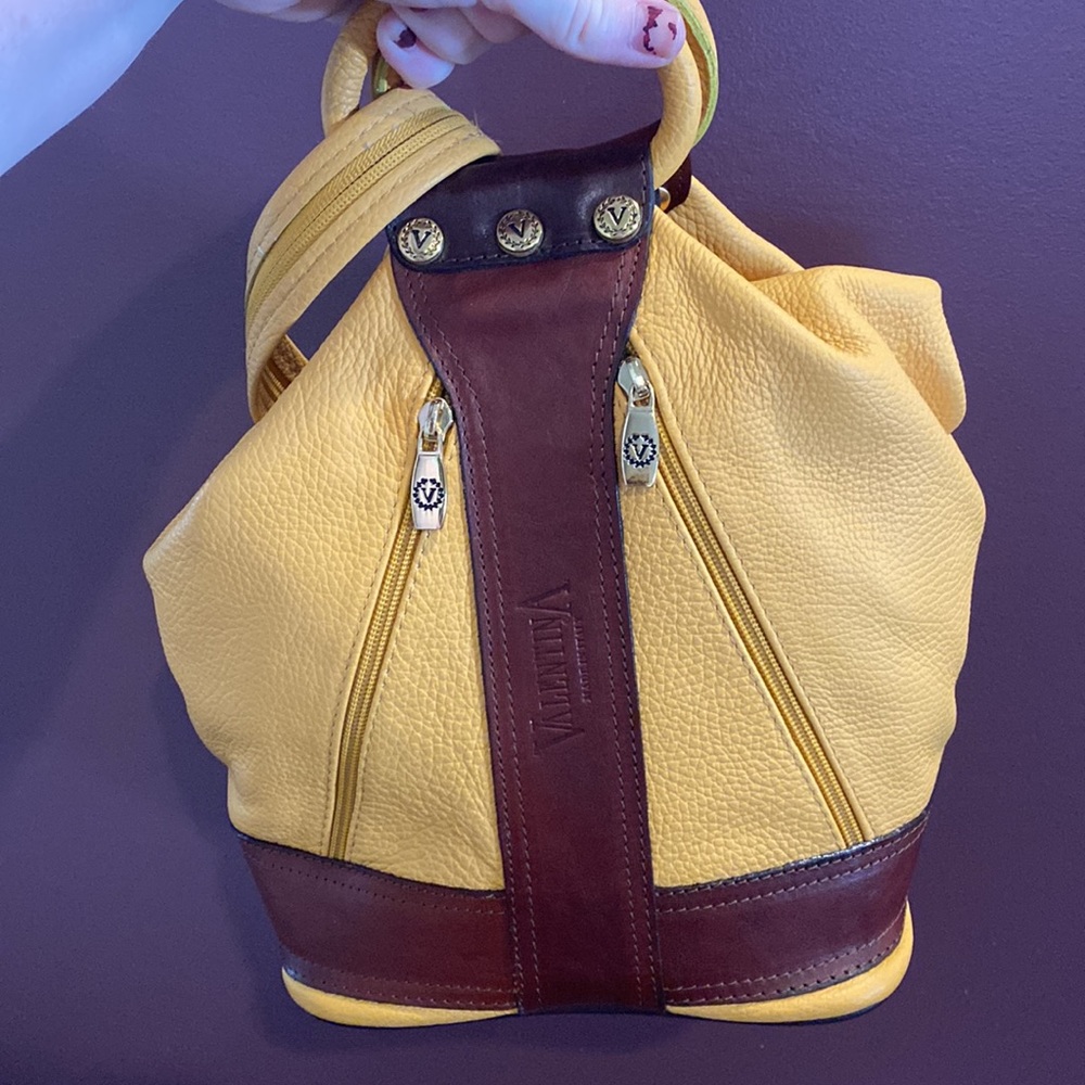 VALENTINA made in Italy Leather sling Backpack RARE color - Picture 4 of 13